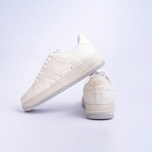 NIKE AIR AF1 3 (1) N. AIR FORCE 1