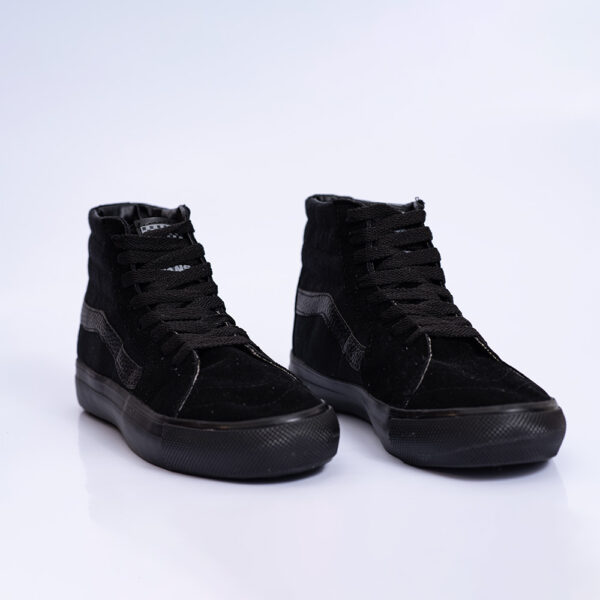 total black 1 V. BOTA CLÁSICA