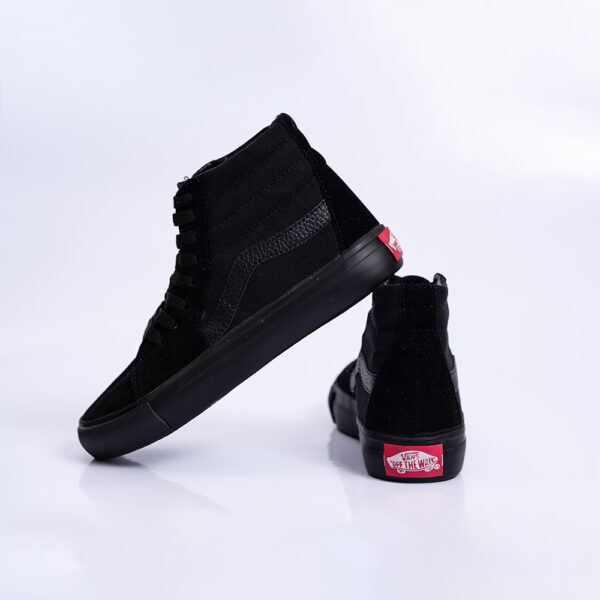 total black4 V. BOTA CLÁSICA