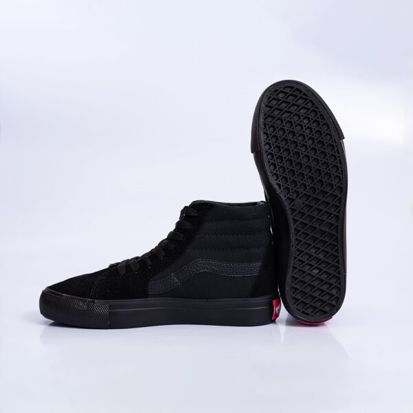 total black5 V. BOTA CLÁSICA